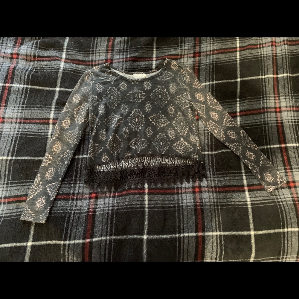 Black long sleeve crop top